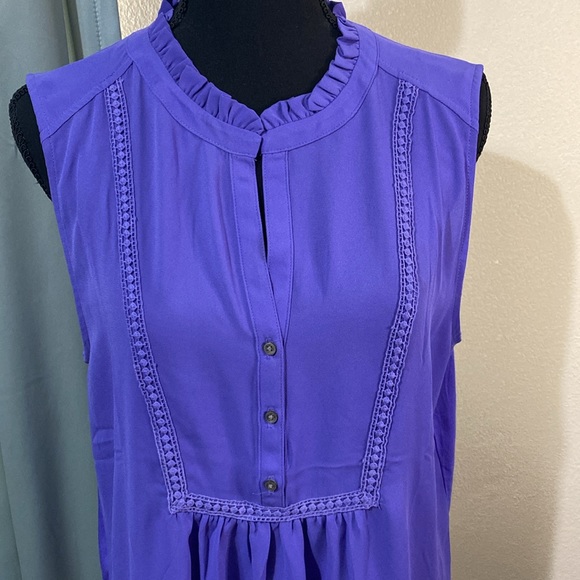 Loft lace trim mixed media sleeveless shell - Picture 3 of 7